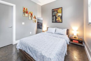 2 bedrooms, desk, iron/ironing board, WiFi - The West End Flats (Roanoke)