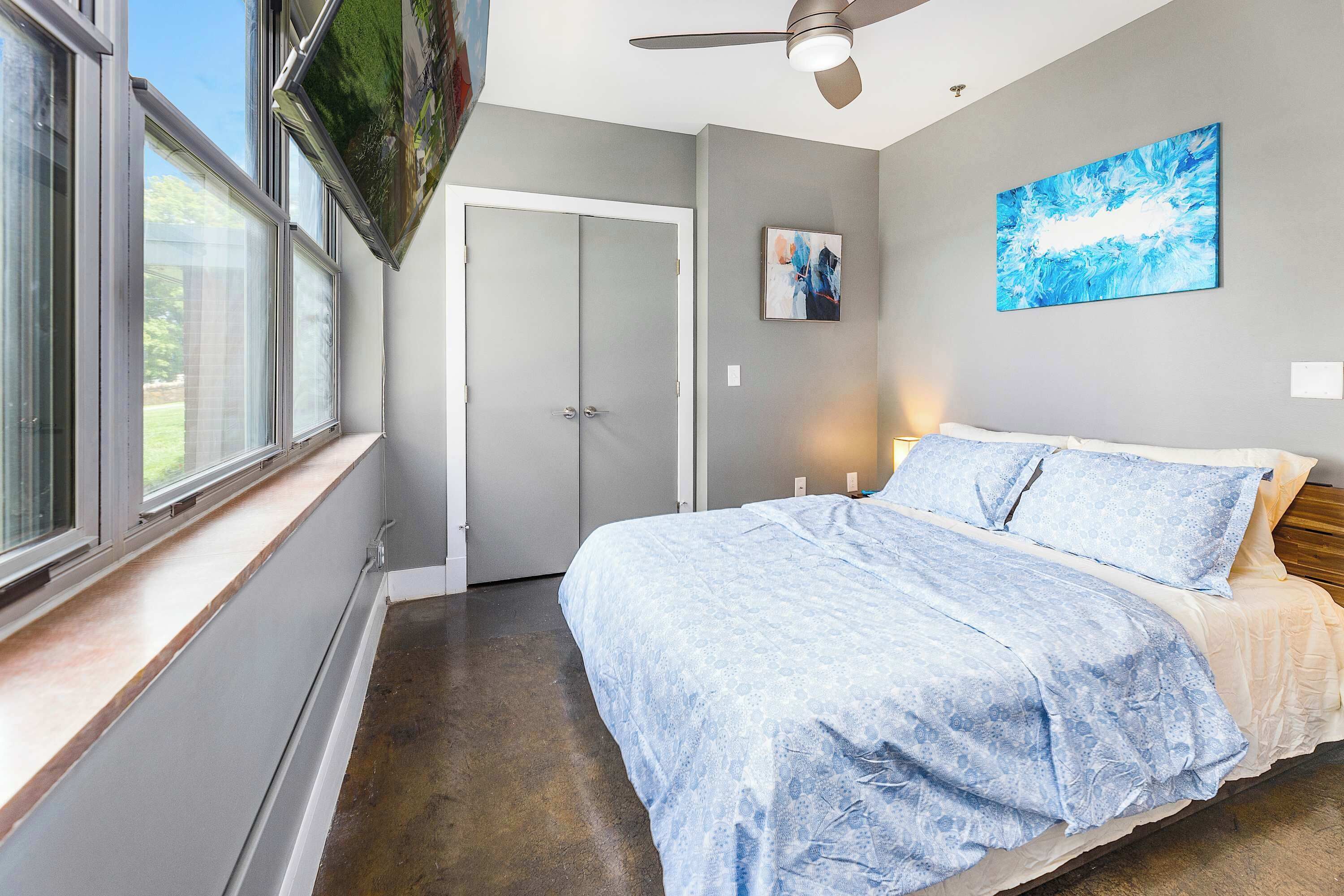 2 bedrooms, desk, iron/ironing board, WiFi