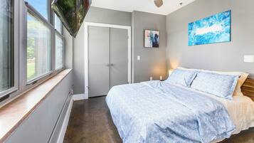 2 bedrooms, desk, iron/ironing board, WiFi