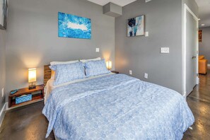 2 bedrooms, desk, iron/ironing board, WiFi