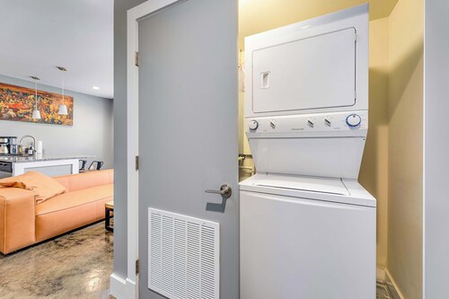 The West End Flats • Downtown • Free Parking