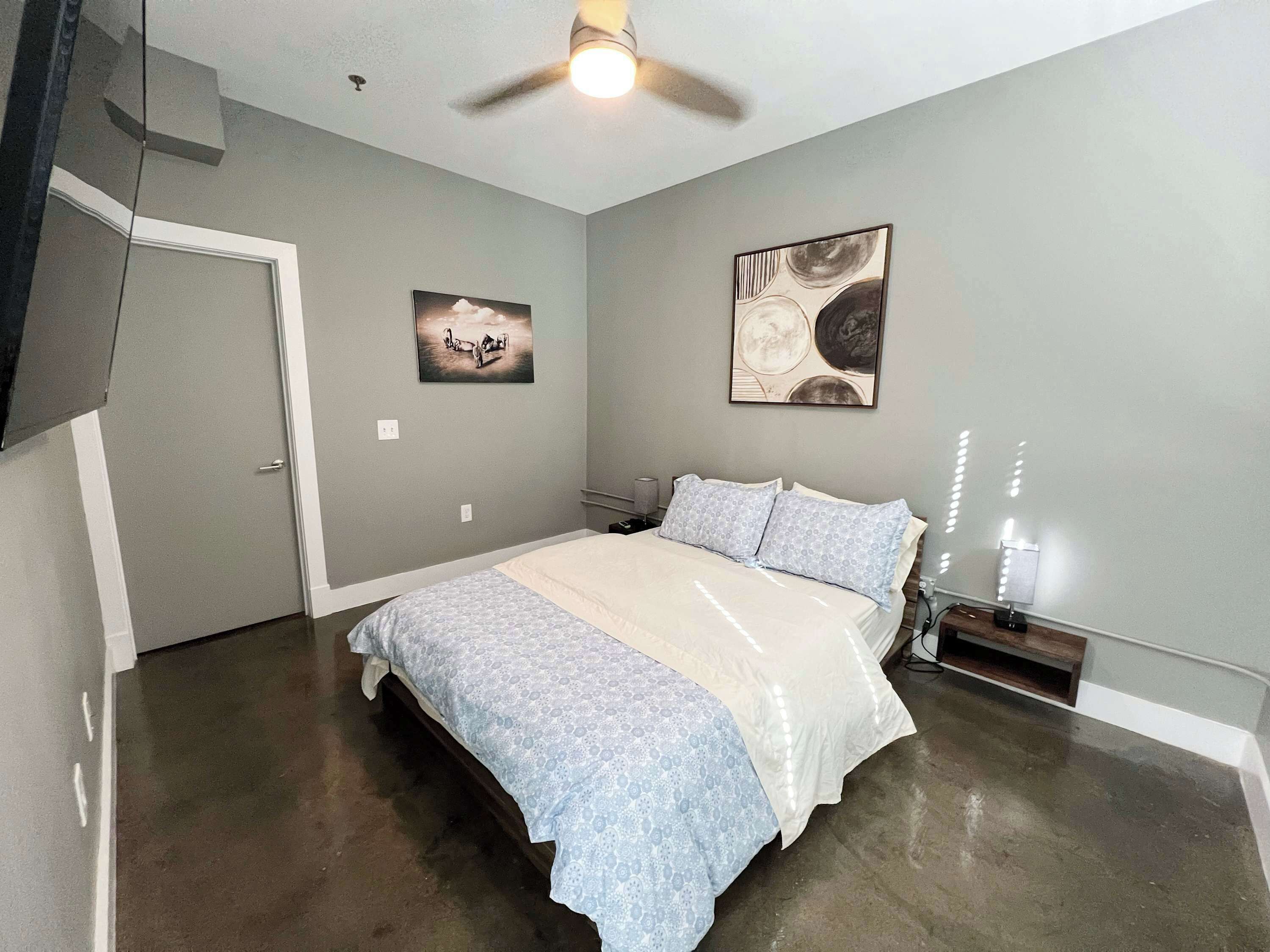 2 bedrooms, desk, iron/ironing board, WiFi