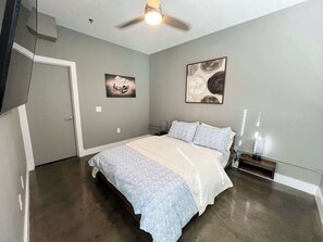 2 bedrooms, desk, iron/ironing board, WiFi