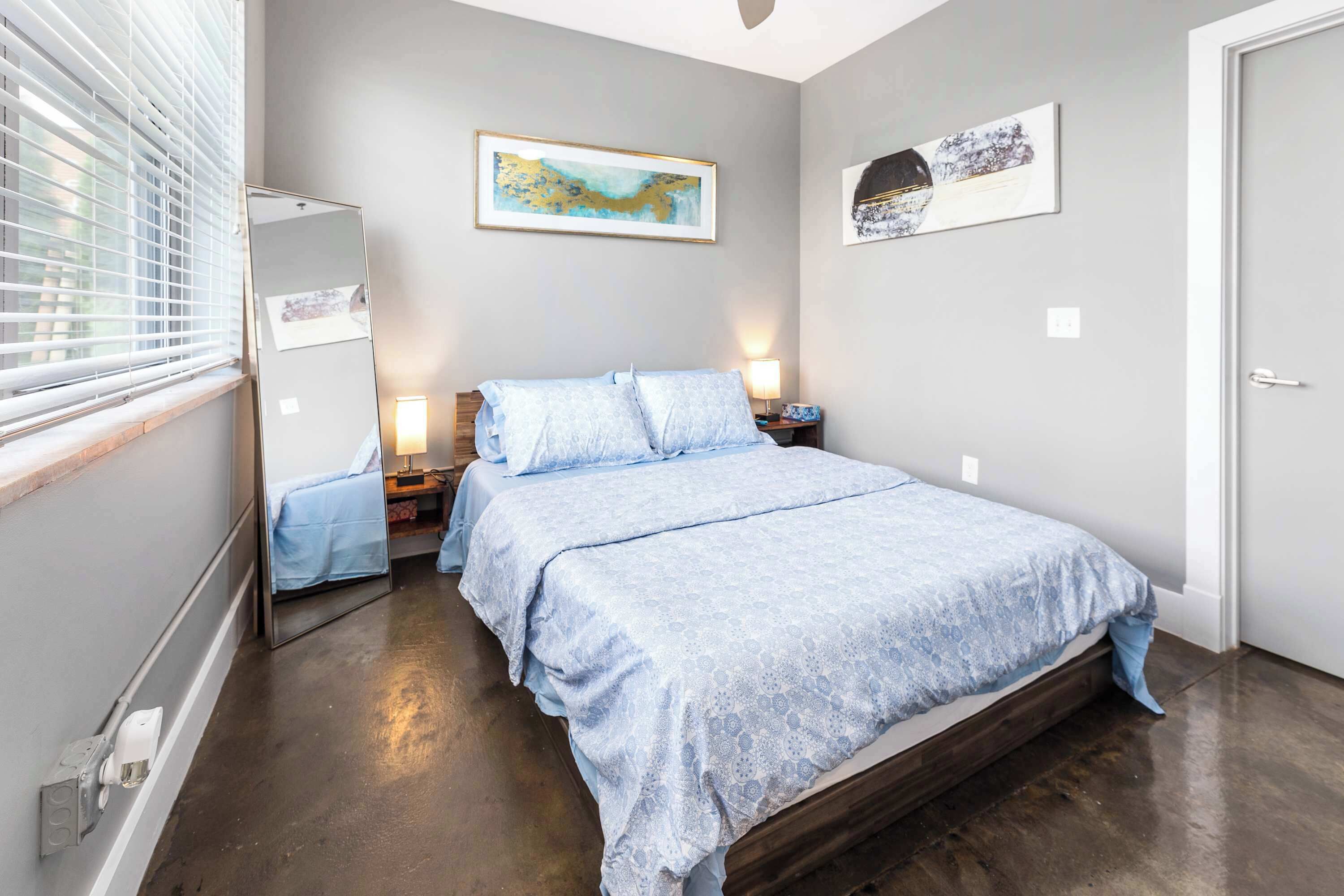 2 habitaciones, escritorio, tabla de planchar con plancha y wifi 