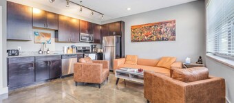 The West End Flats Su