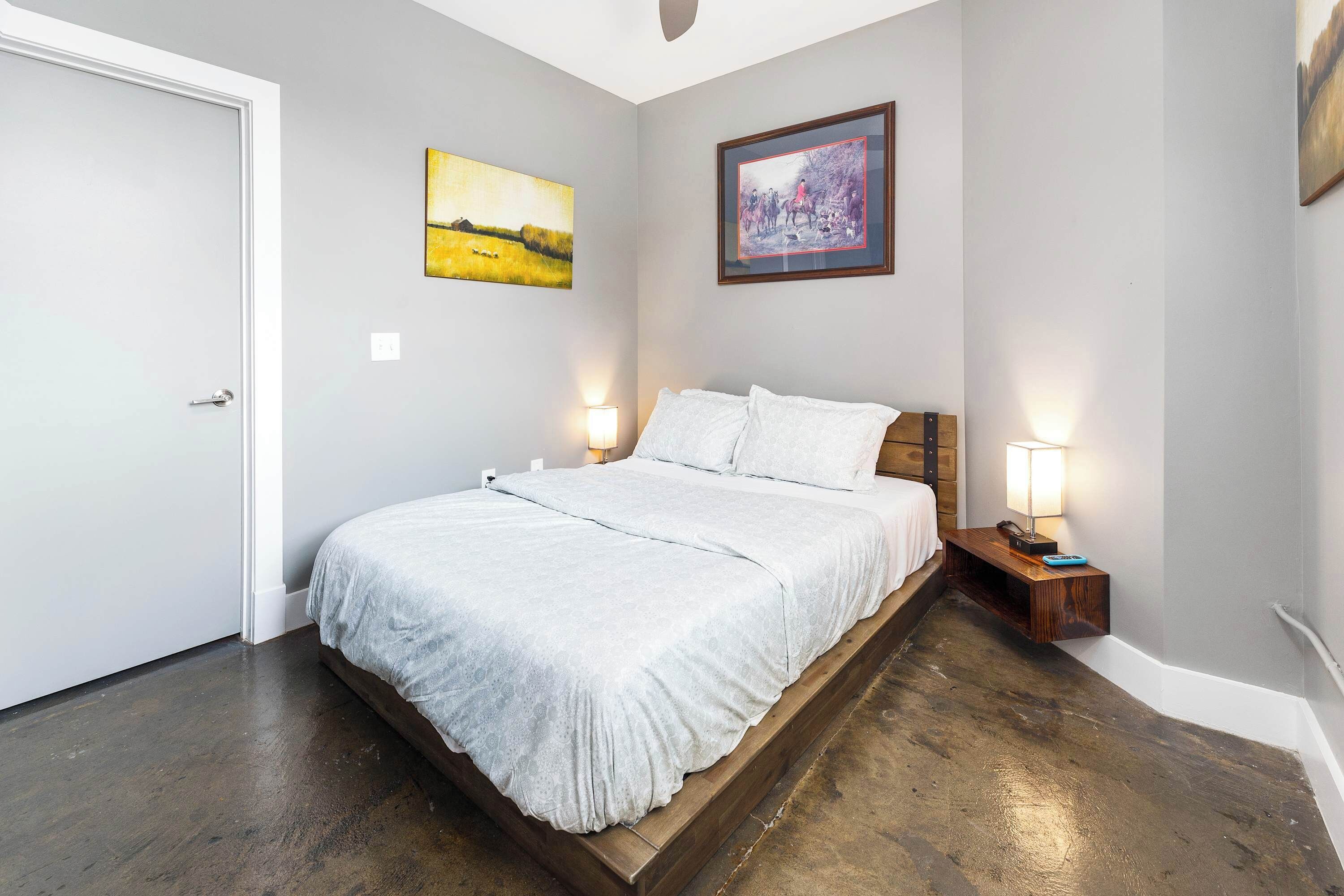 2 bedrooms, desk, iron/ironing board, WiFi