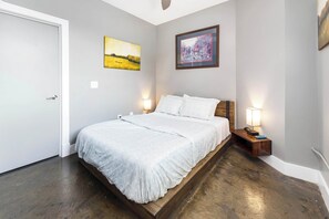 2 bedrooms, desk, iron/ironing board, WiFi