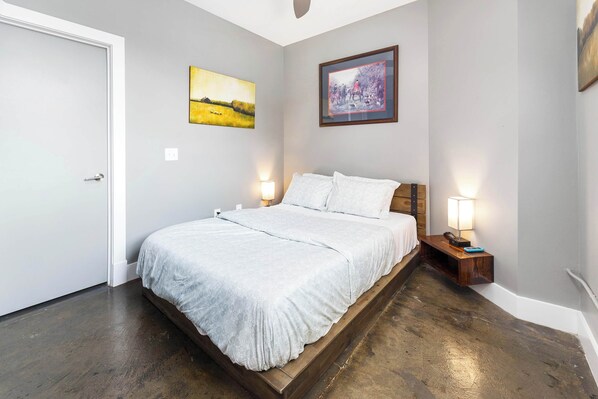 2 Schlafzimmer, Schreibtisch, Bügeleisen/Bügelbrett, WLAN