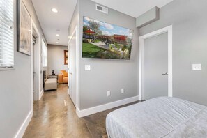 2 bedrooms, desk, iron/ironing board, WiFi - The West End Flats (Roanoke)