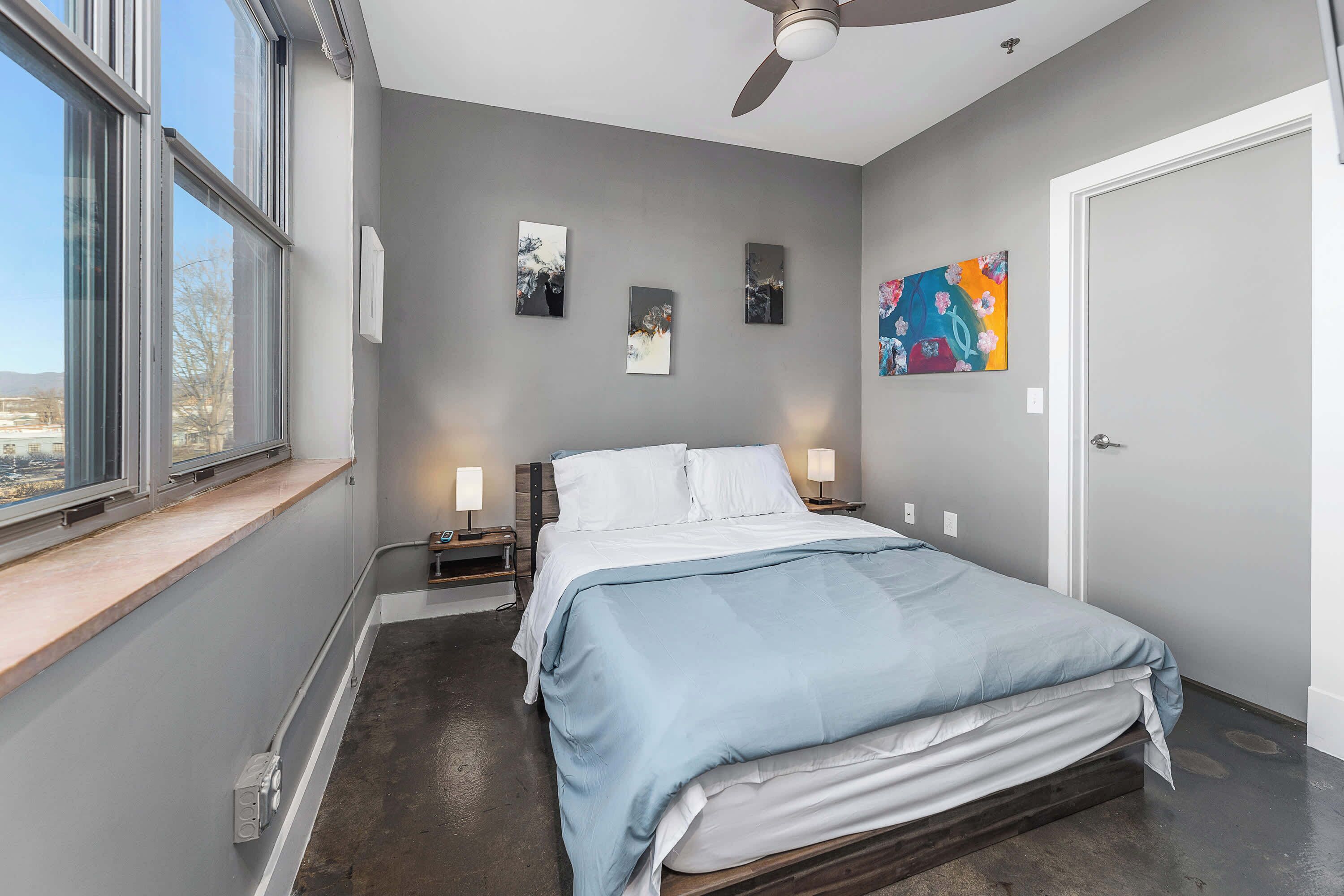 2 habitaciones, escritorio, tabla de planchar con plancha y wifi 