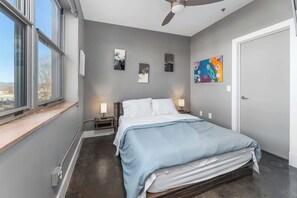 2 bedrooms, desk, iron/ironing board, WiFi
