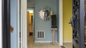 Interior - Private 5 Bedroom House Nestled in Heart of Town (Cave Spring)