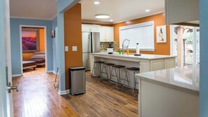 Interior - Private 5 Bedroom House Nestled in Heart of Town (Cave Spring)