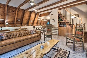 TV, fireplace, ping pong - Cozy A Frame, 15 Minutes to Asheville, Hot Tub, and Games! (Asheville)