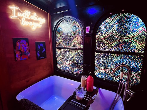 Spend an evening w Trolley Parton! #Love #IndoorProjector #Vibes #Renew