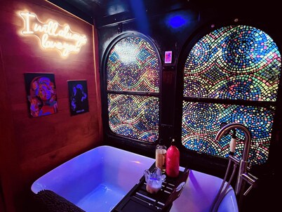 Spend an evening w Trolley Parton! #Love #IndoorProjector #Vibes #Renew