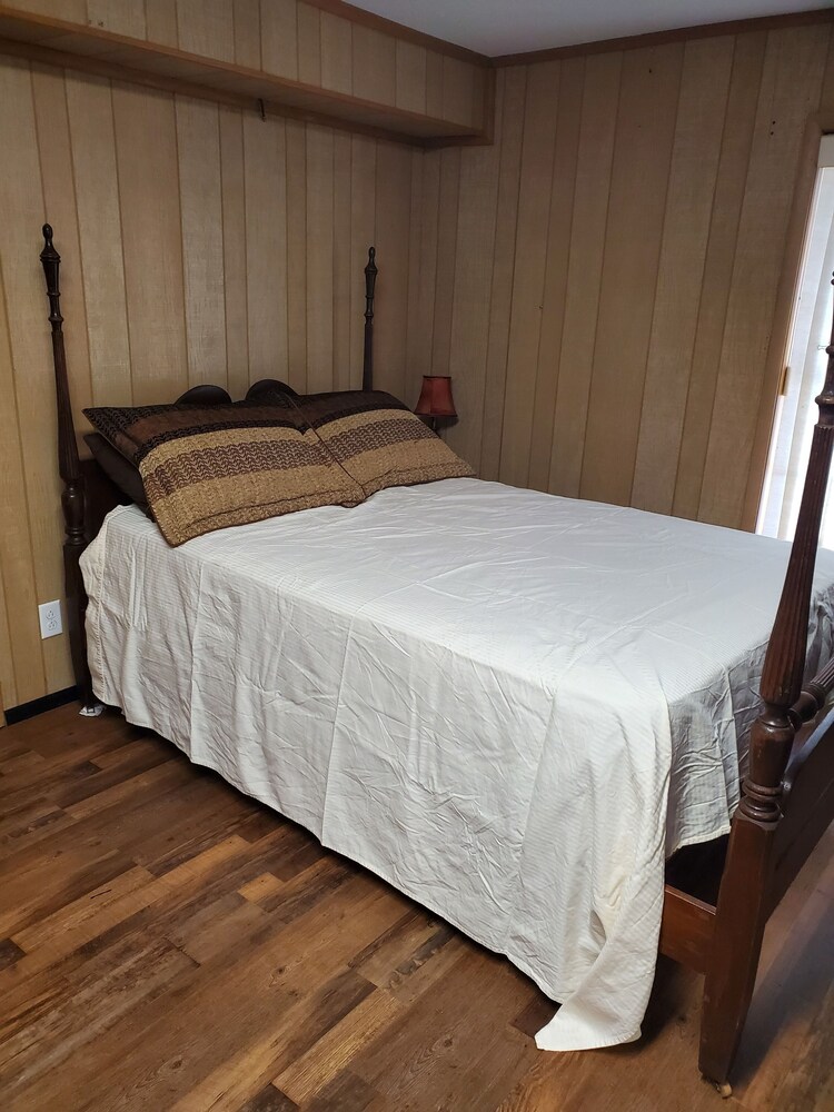 Cozy basement apartment in charming Hot Springs with WiFi, AC ...