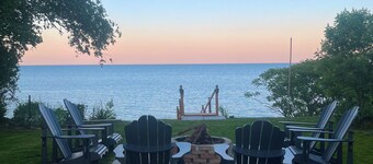 Peaceful, warm and cozy cottage retreat on Lake Erie with fireplace & fire pit