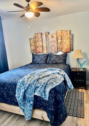 2 habitaciones, escritorio, tabla de planchar con plancha y wifi gratis 