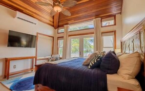 4 bedrooms, in-room safe, desk, iron/ironing board - Seaside Palace in Paradise 4 Bedroom/3 Bath Luxury Home. (San Pedro)