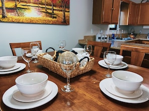 Dining - Two Cubs Cottage- 2 king beds, 2 fireplace, POOL, pet friendly, GREAT location! (Pigeon Forge)