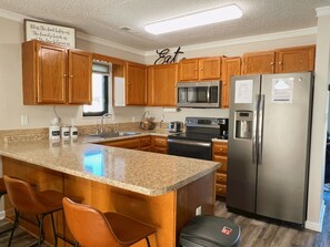 Fridge, microwave, oven, stovetop - Two Cubs Cottage- 2 king beds, 2 fireplace, POOL, pet friendly, GREAT location! (Pigeon Forge)