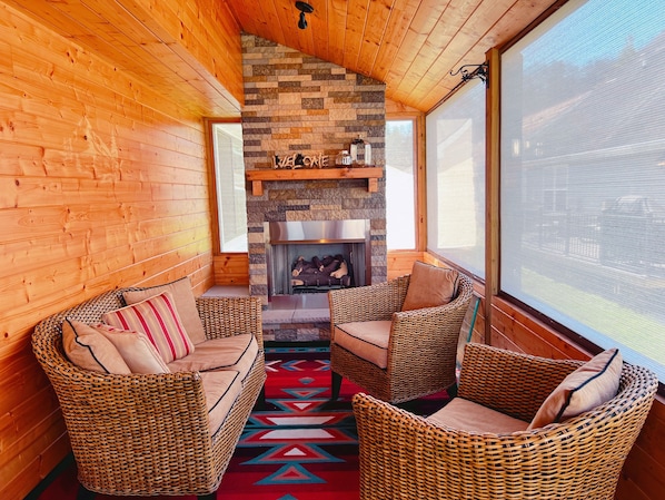 Interior - Two Cubs Cottage- 2 king beds, 2 fireplace, POOL, pet friendly, GREAT location! (Pigeon Forge)