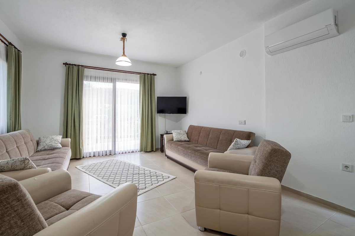 Departamento económico, vista al jardín | 1 habitación, insonorización, wifi gratis y ropa de cama
