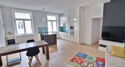 Moderne Altbauwohnung in Zentraler Hofruhelage!