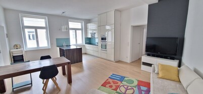 Moderne Altbauwohnung in Zentraler Hofruhelage!