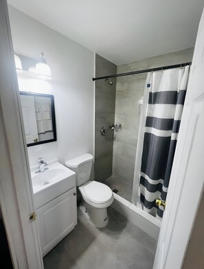 Ensemble douche/baignoire, douche à « effet pluie »