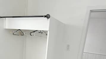 Chambre Standard double | Accès au Wi-Fi (inclus), literie fournie