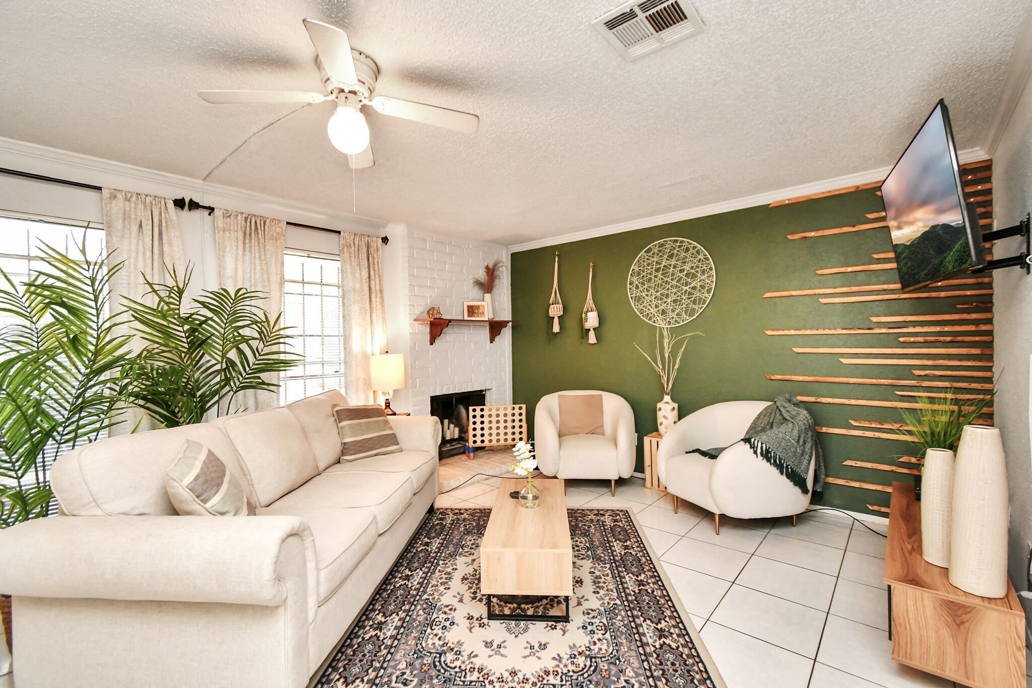 5 Beds - Patio and Games Near Downtown