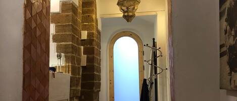 المنشأة من الداخل