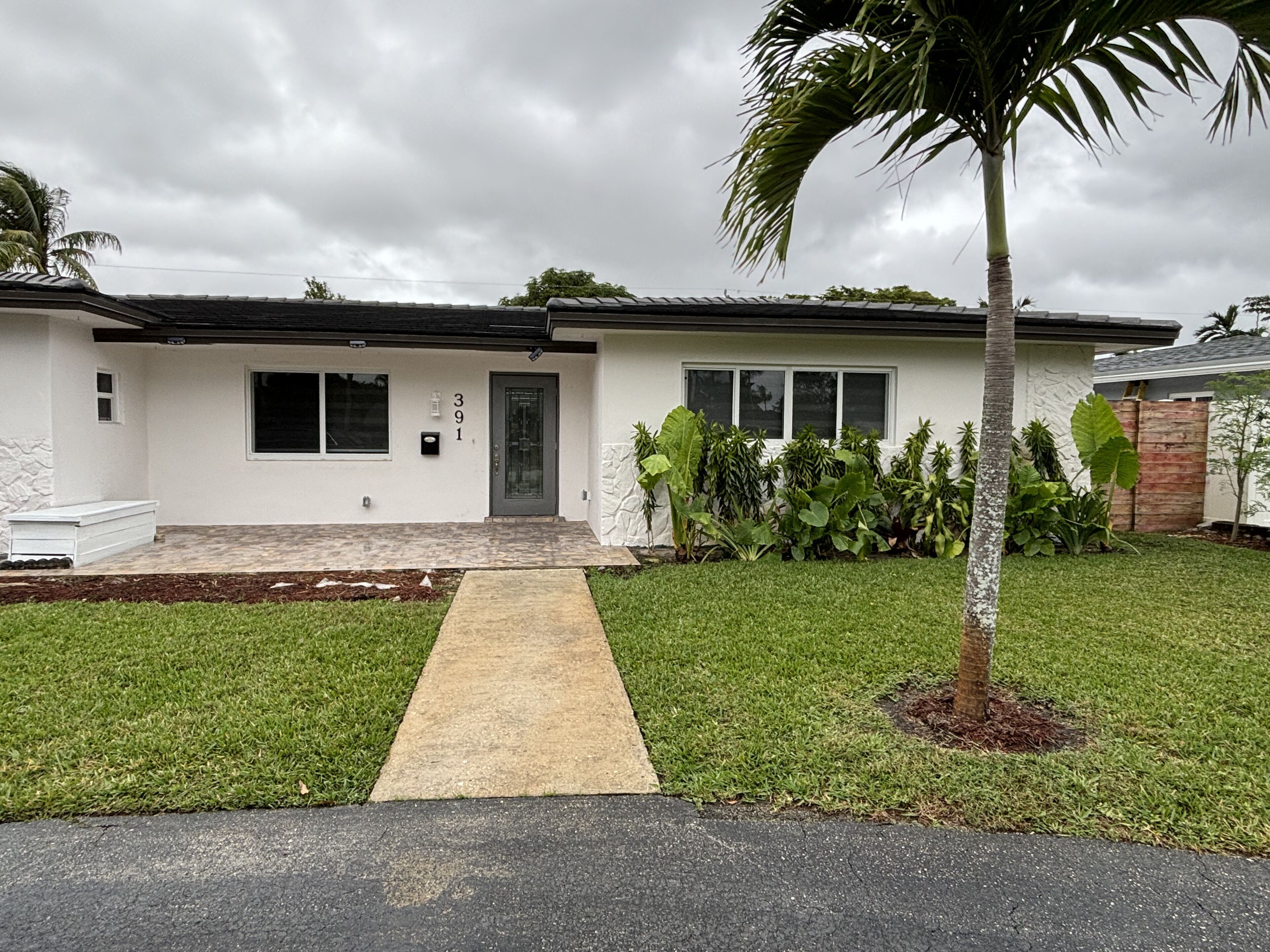 Welcome to your sunny Florida getaway! Nestled in the heart of Oakland Park.