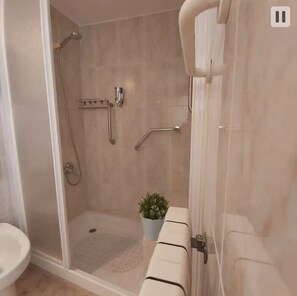 Regadera, amenidades de baño ecológicas, secadora de cabello, bidet