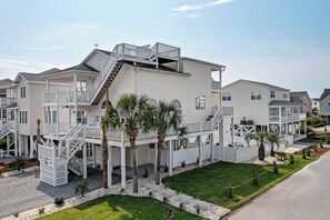 Exterior - Recently updated, short walk to beach! Outdoor family area with putting green! (Ocean Isle Beach)