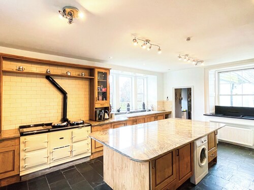9 bedroom accommodation in Kirknewton, near Edinburgh