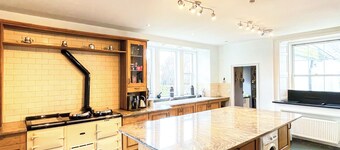 9 bedroom accommodation in Kirknewton, near Edinburgh