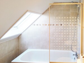 Towels - 9 bedroom accommodation in Kirknewton, near Edinburgh (Kirknewton, near Edinburgh)