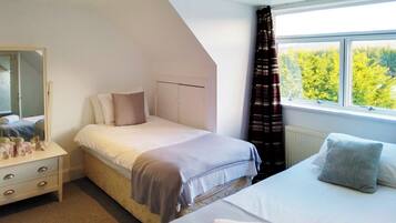 9 bedrooms, free WiFi, bed sheets