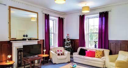 9 Schlafzimmer Unterkunft in Kirknewton, near Edinburgh