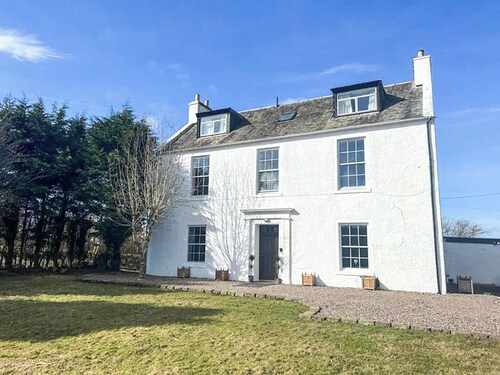 9 bedroom accommodation in Kirknewton, near Edinburgh