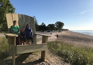 Beach towels - 1 Block to the Beach! Firepit, 2 Bikes, Sleeps 4 (Two Rivers)