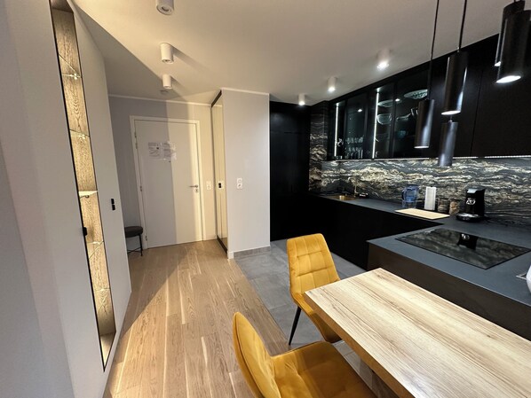 Fridge, oven, stovetop, dishwasher - Luxury Apartment Near Paris (Issy-les-Moulineaux)