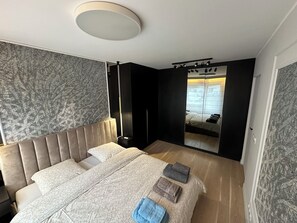 1 slaapkamer, een strijkplank/strijkijzer, reisbedje, gratis wifi