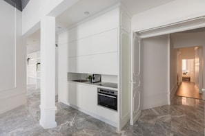 Kjøleskap og brødrister