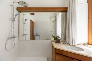 Shower, hair dryer, bidet - iFlat | Pantheon's shiny apartment (Roma)