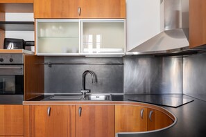 Fridge, oven, coffee/tea maker, cookware/dishes/utensils - iFlat | The Terrace of Trastevere (Roma)