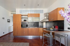 Fridge, oven, coffee/tea maker, toaster - iFlat | The Terrace of Trastevere (Roma)